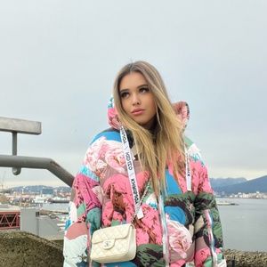 Meet your Posher, Lolita